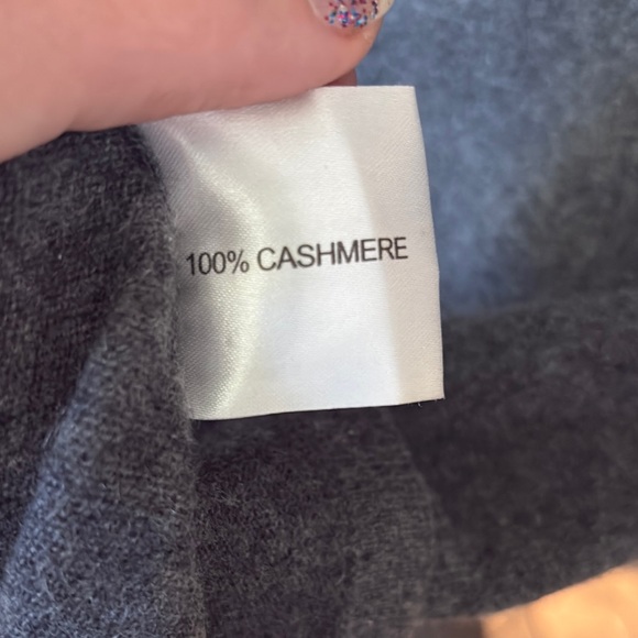 Zynni Cashmere Gray Sweater - Picture 10 of 10